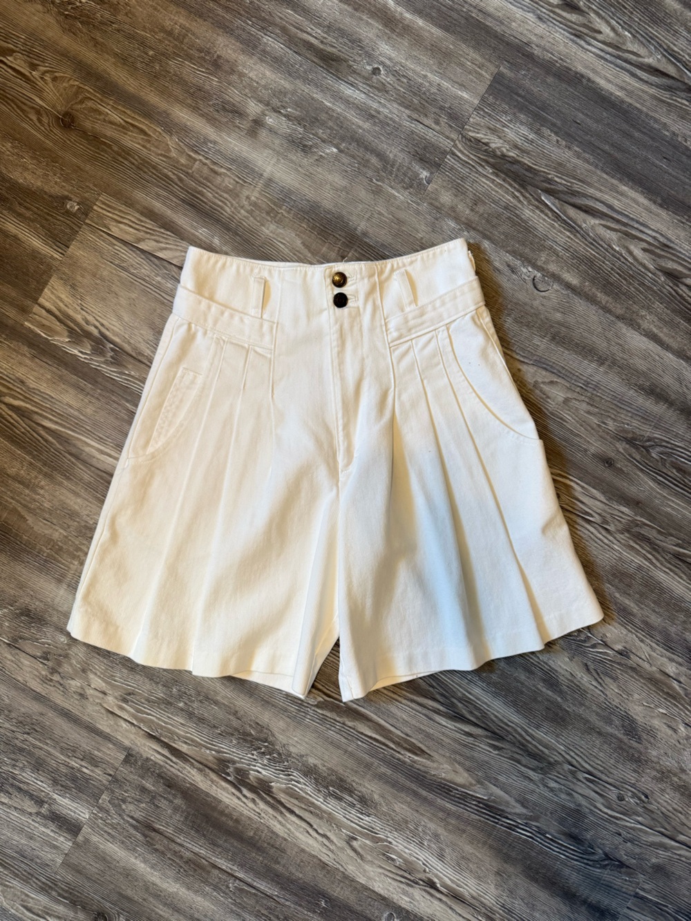 Vintage Cream High-Waist Pleated Bermudas